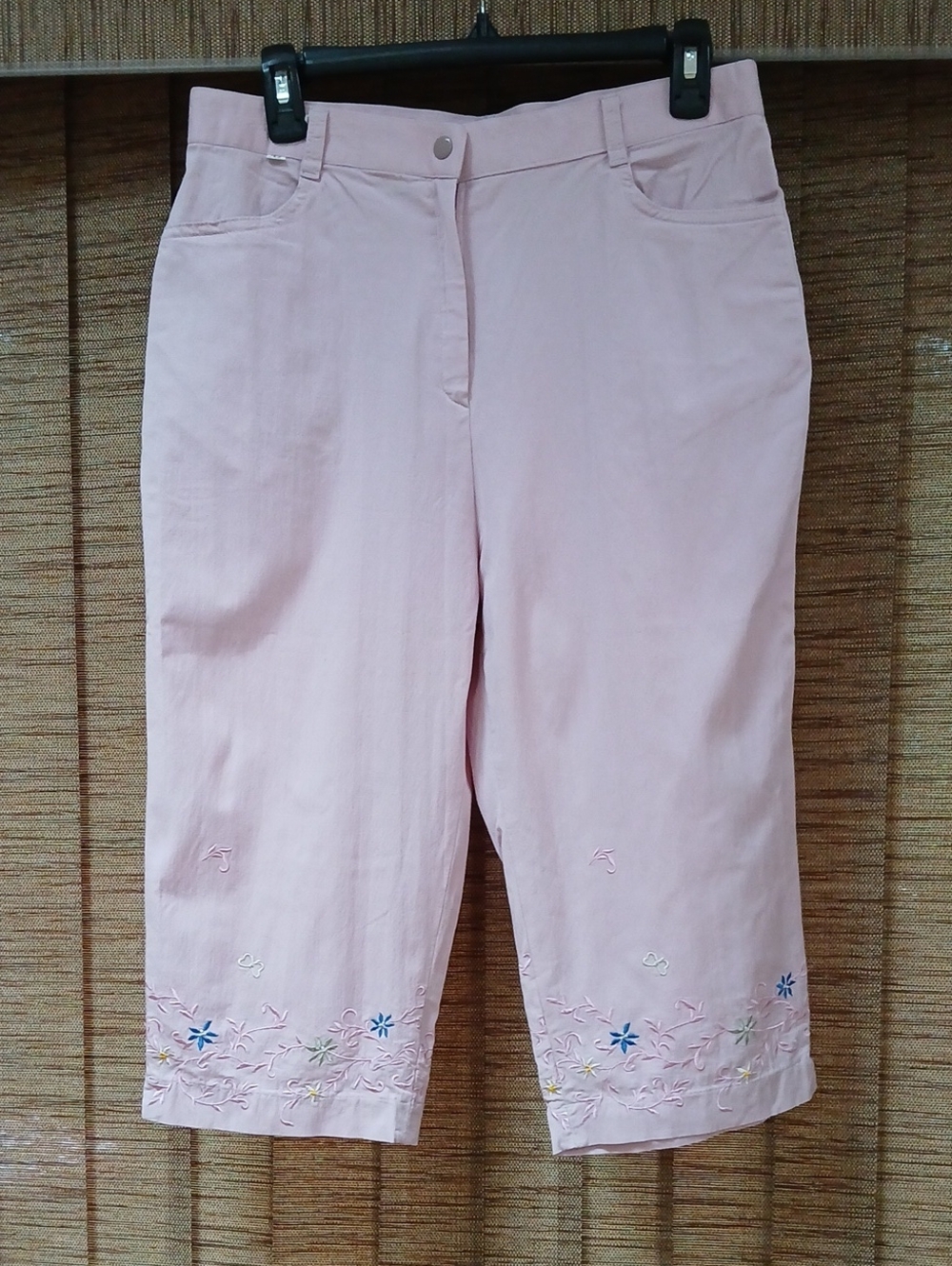 Light Pink Embroidered Cropped Capris